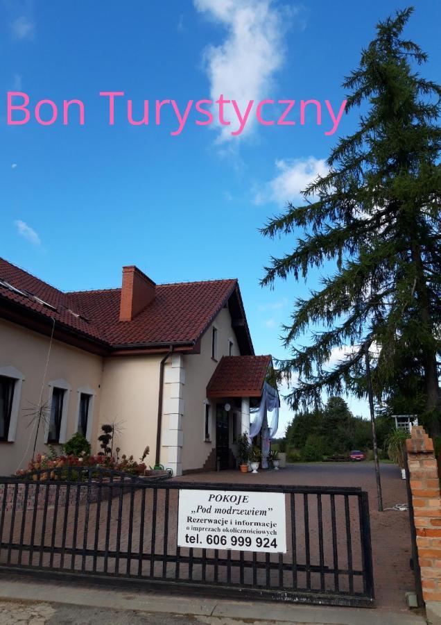 Pensjonat Agroturystyczny Pod Modrzewiem Acomodação com café da manhã Florczaki Exterior foto