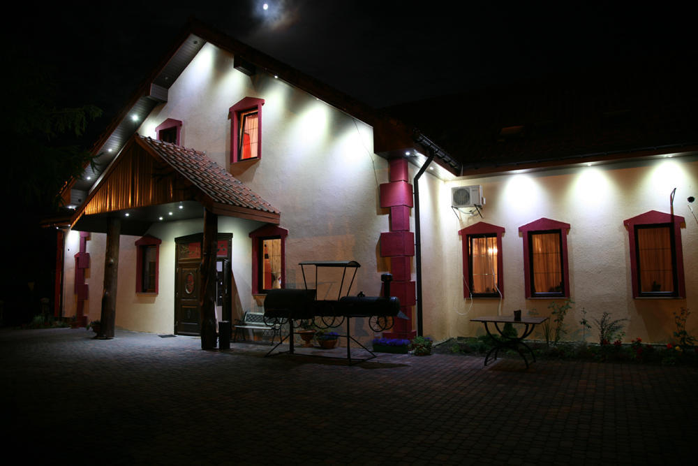 Pensjonat Agroturystyczny Pod Modrzewiem Acomodação com café da manhã Florczaki Exterior foto